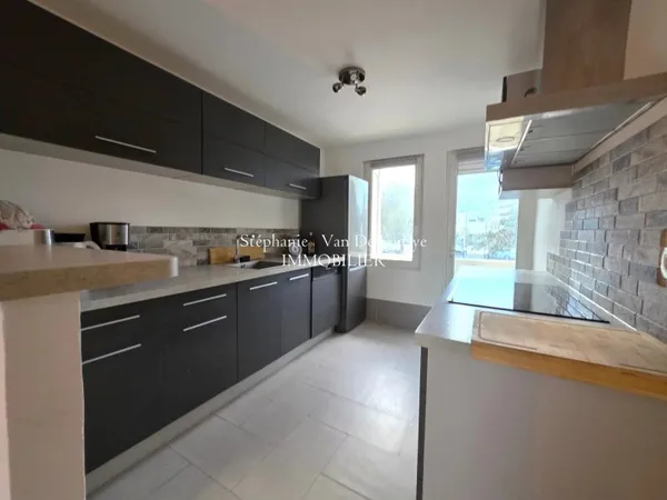 Appartement - 2 chambres -  balcon et parking.