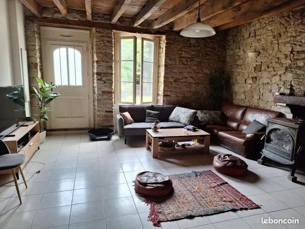 Location maison de caractére à Lusanger