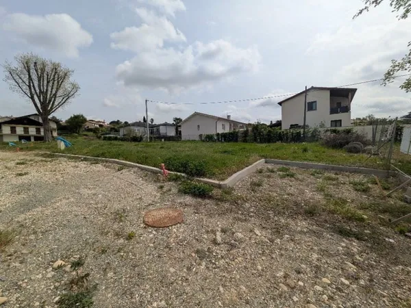 Terrain 345 m²
