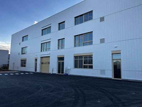 Local d'activité 3 pièces 871 m²