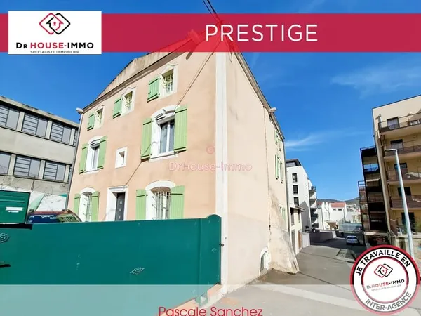 Demeure familiale de 6 chambres avec jardin , stationnement et cave à Clermont-Ferrand.