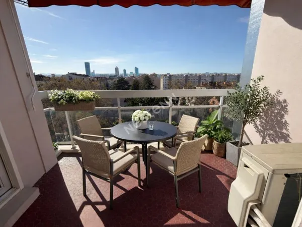 Appartement T3 Villeurbanne Gratte-Ciel 69100 - Dernier étage - Traversant Est / Ouest - Balcon à vi