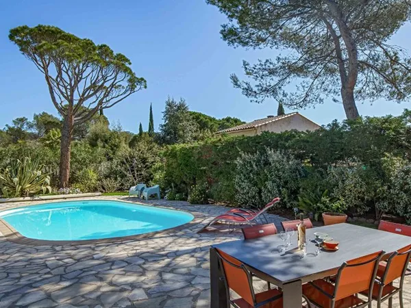 Valescure Secteur des Golfs Villa de plain pied 4 chambres Piscine