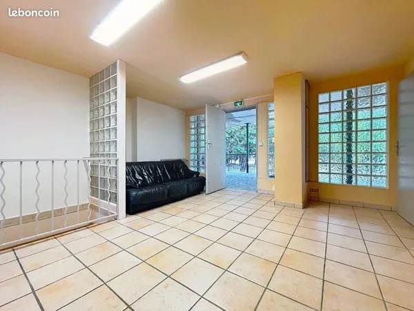 Local commercial 118 m² Marseille 12ème