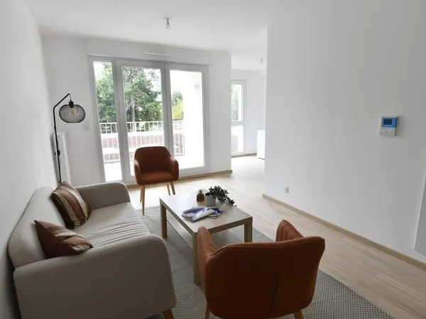 Nantes quartier Hauts Pavés au pied du tramway