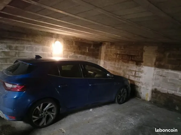 Place de parking + cave à louer