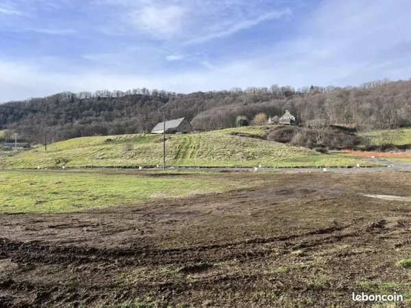 Terrain 856 m² Riom Es Montagnes