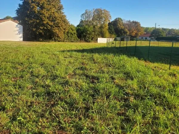 Terrain plat constructible idéalement situé dans Dax