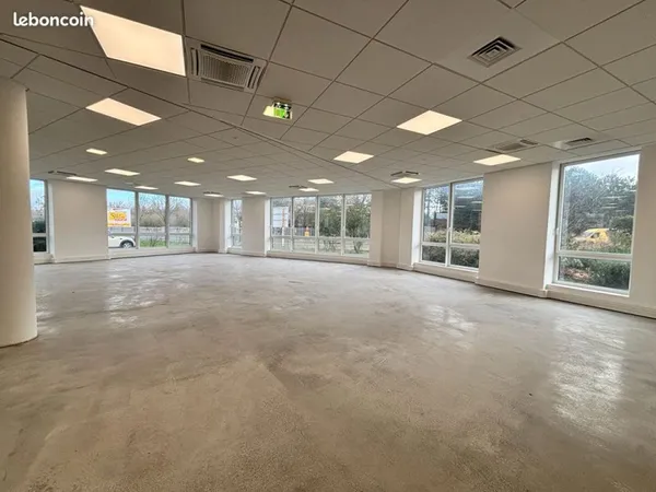 Local commercial 170 m² GUYANCOURT