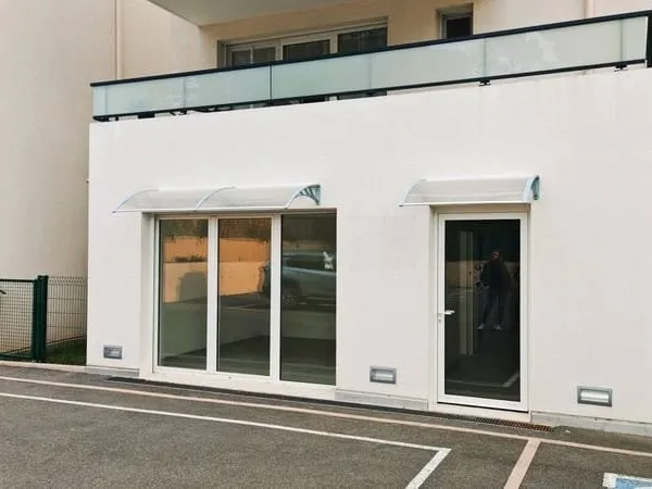 Local commercial 3 pièces 80 m²