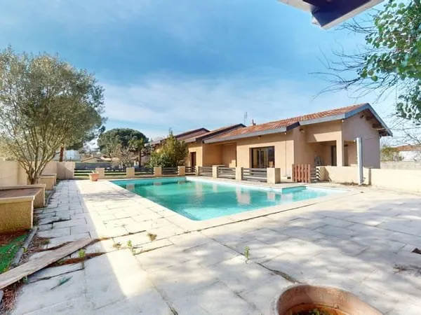 Maison T5 150m2 avec piscine et garage sur un terrain de 268