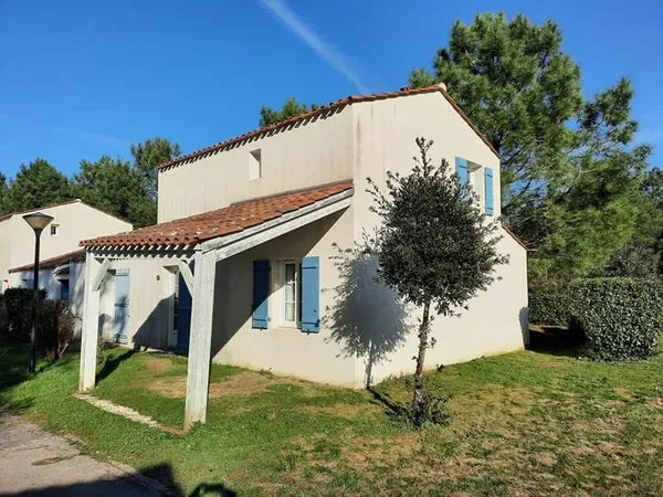 Maison sous les pins