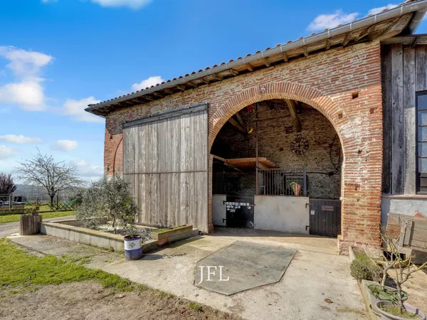 Propriété Équestre sur 2,4 ha avec maison : Verfeil