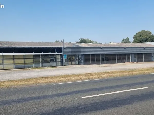 Local commercial 721m²