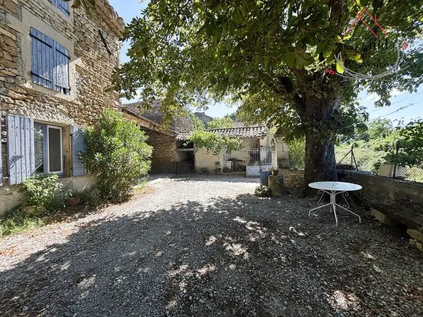 Mas Provençal à Rénover avec Fort Potentiel