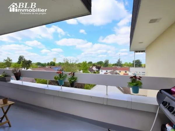 78690 - LES ESSARTS LE ROI Appartement 3 pièces avec une agréable terrasse