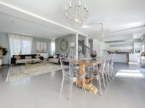 Maison 7 pièces 184 m²