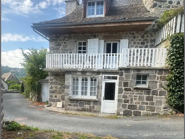 Maison auvergnate de village