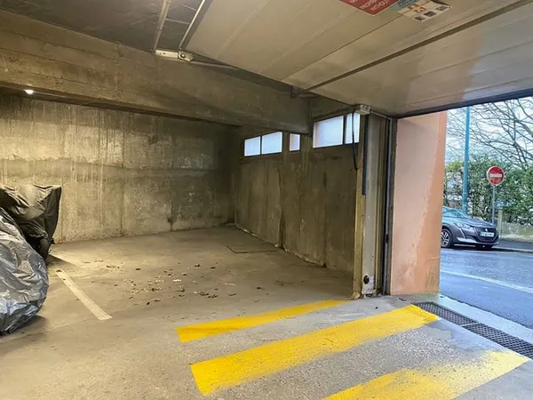 A louer : Parking proche centre ville / gare