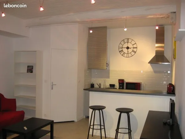 Studio entre maison carrée et fac Vauban