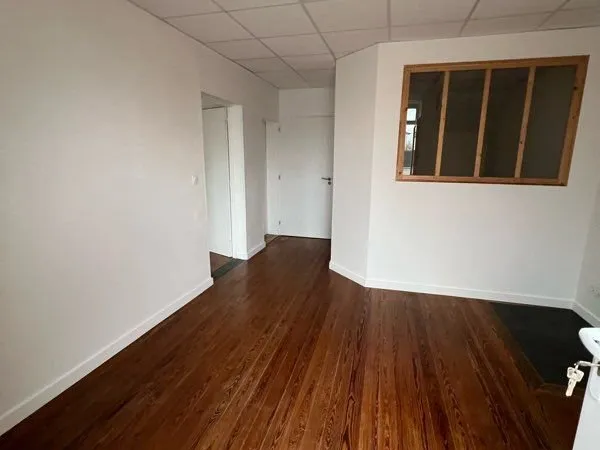 Bureau et espace de travail Location Faverolles-et-Coëmy  50m² 270€