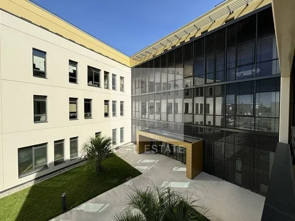 Bureau 3712 m²