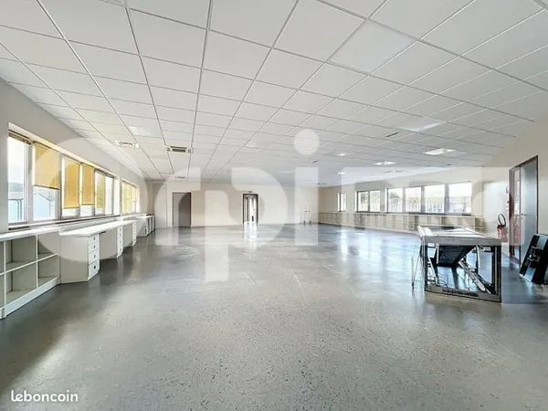 Bureau 271 m²