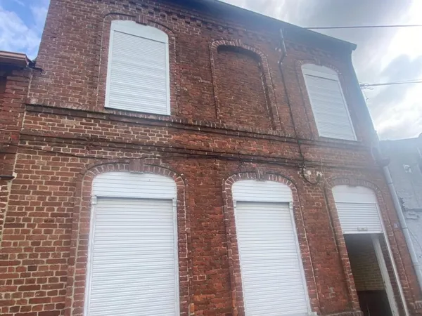 MAISON DE VILLE À RÉNOVER