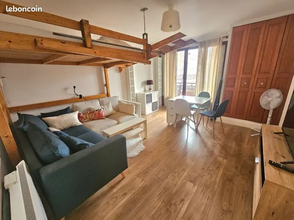 Grand studio de 29m2 avec cuisine séparée