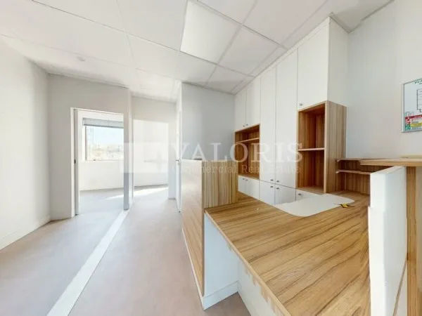 Local professionnel 3 pièces 138 m²
