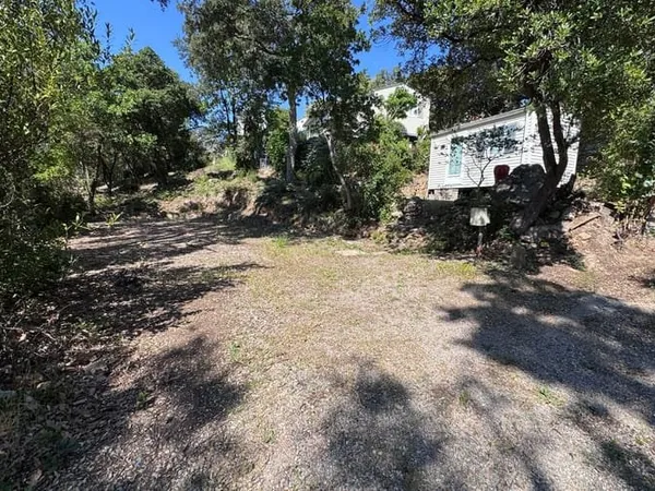 Terrain 247 m²