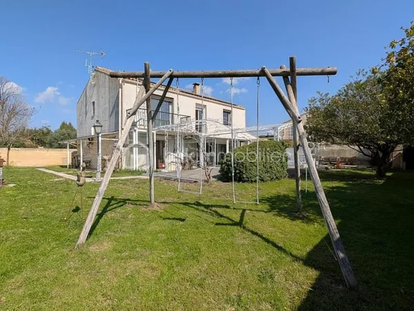 SAINT-JUST - MAISON FAMILIALE DE 5 CHAMBRES - AU CALME