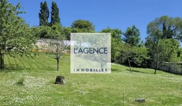 Terrain 700 m²