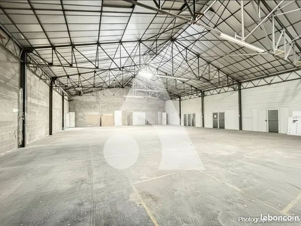 Local commercial 490 m² CHAMPFORGEUIL