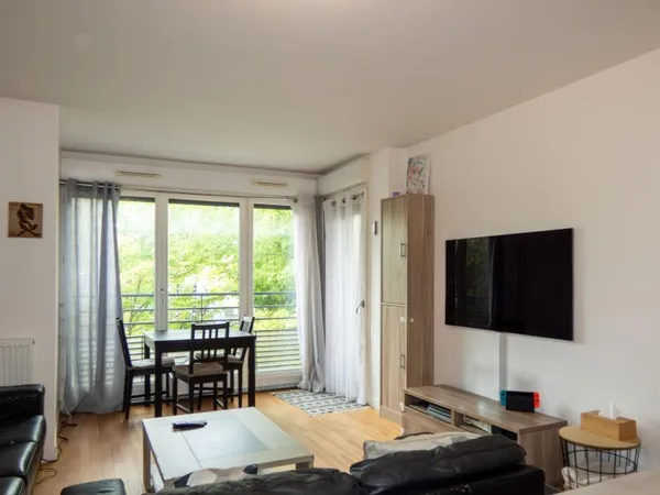 BOIS ROCHEFORT : Proche des transports et commerces : Votre futur F3 avec balcon et 2 places de park