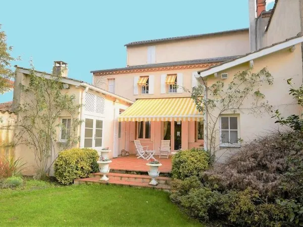 Maison 9 pièces 237 m²