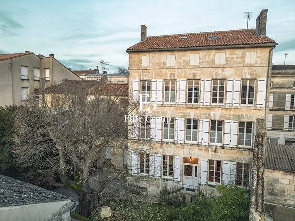 Maison 9 pièces 302 m²