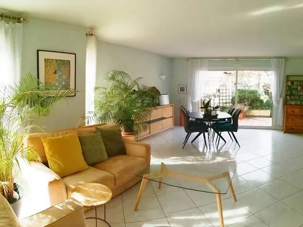 Maison 8 pièces 221 m²
