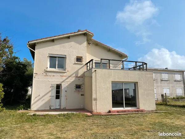 Maison de 145 m² vue Mer à rénover sur terrain piscinable