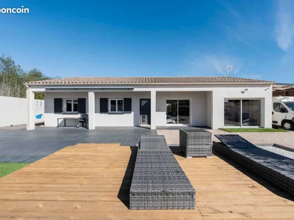 Villa 4 faces avec piscine - prix agence 329 000