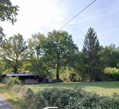 Terrain constructible avec hangar