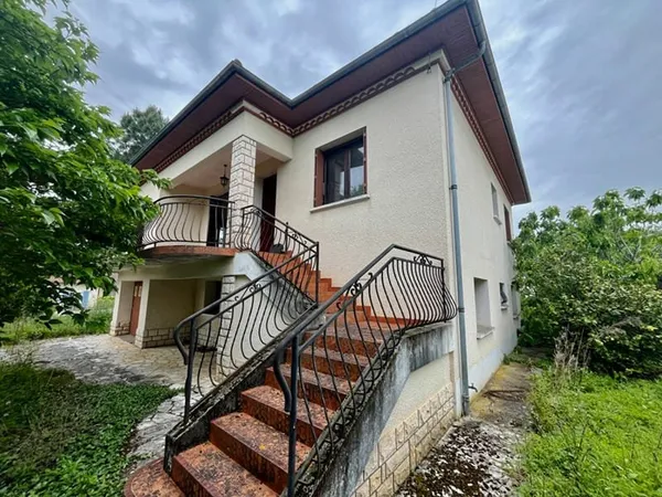Maison à Villeneuve-sur-Lot, de 100m2 habitable sur un terrain de près de 700m2. la maison se compos