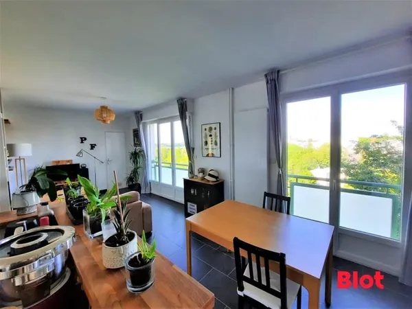 A VENDRE PAR BLOT IMMOBILIER - RENNES CENTRE APPARTEMENT 65m² - 2 CHAMBRES BALCON GARAGE CAVE