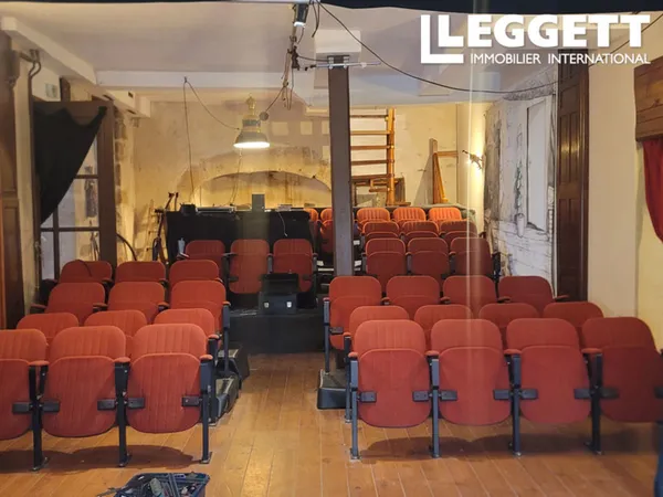 Immeuble de rapport - 5 appartments, local commercial et Theatre!