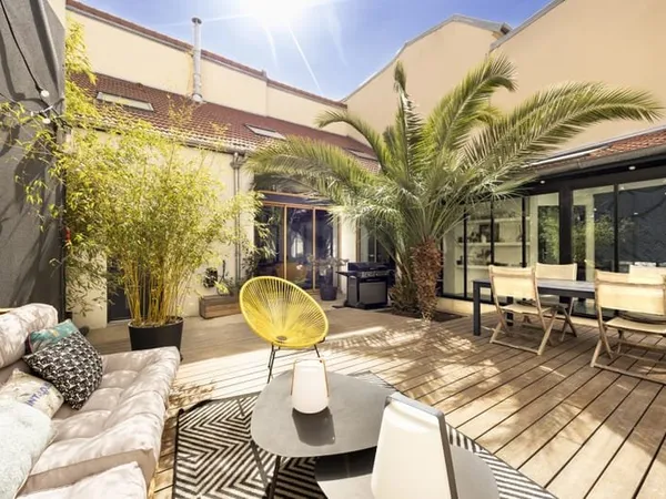 Colombes - Centre ville - Maison de 239m²- 5 chambres - Patio et garage