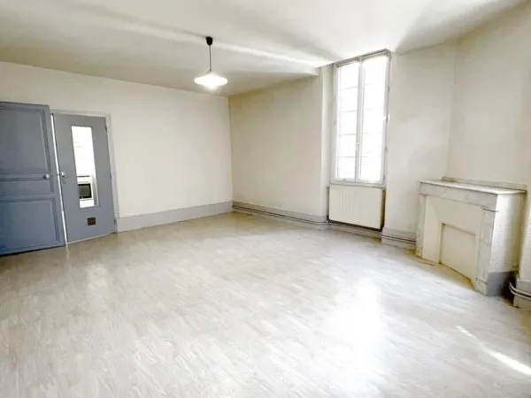 Grand appartement de 70 m2 T2 au 1er étage