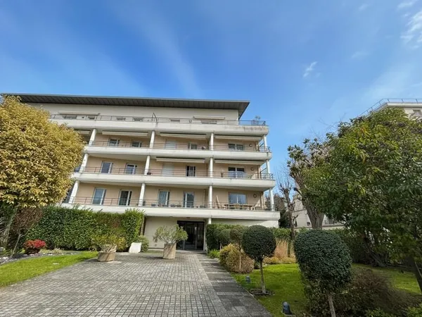 Appartement BAS DE MONTMORENCY, 3 pièces 73 m2