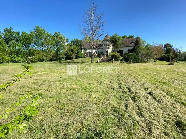 Maison Salaunes 8 pièces 295 m2 sur parc 1,3 hectare