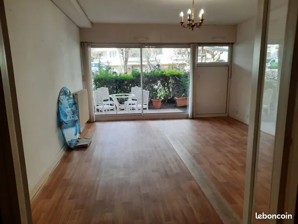 Grand T1 - dans résidence Senior - Locations