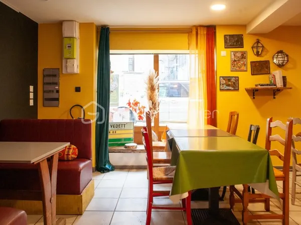 Local commercial 136 m²